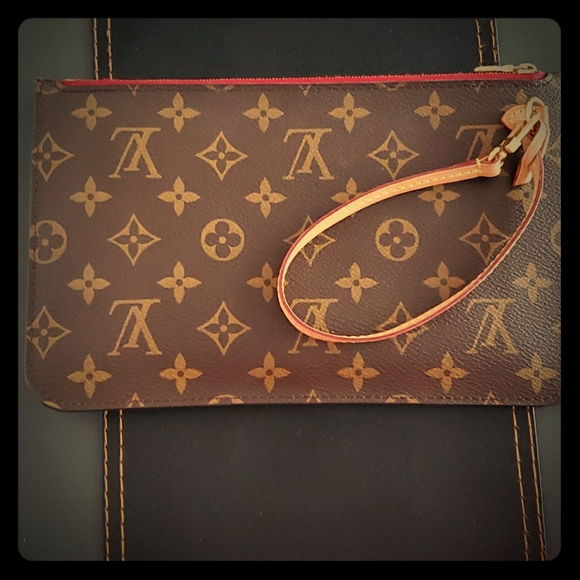 Louis Vuitton Handbags - Louis Vuitton Wristlet